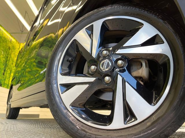 �y����15�C���`�A���~�z�C�[���z�O�ςɃ}�b�`���������A���~�z�C�[���𑕒����Ă���܂��B�e��ЊO�A���~�z�C�[����A�X�^�b�h���X�^�C�����戵�����Ă���܂��B���񂲑��k����������