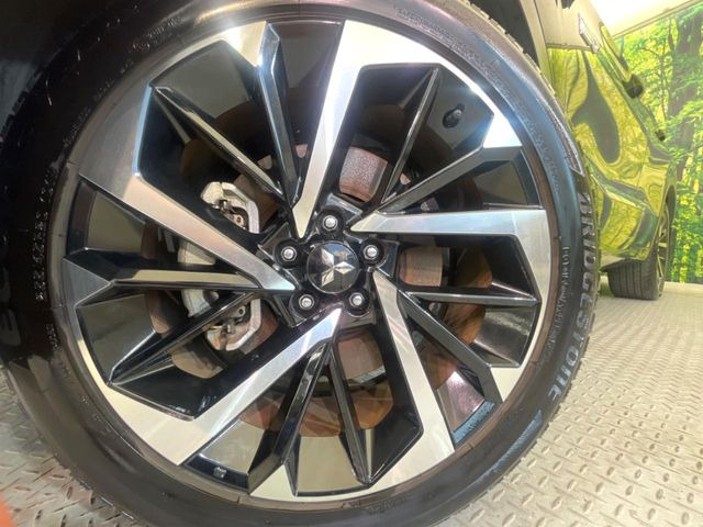 【純正アルミホイール】外観にマッチした純正アルミホイールを装着しております。各種社外アルミホイールや、スタッドレスタイヤも取扱いしております。是非ご相談ください♪