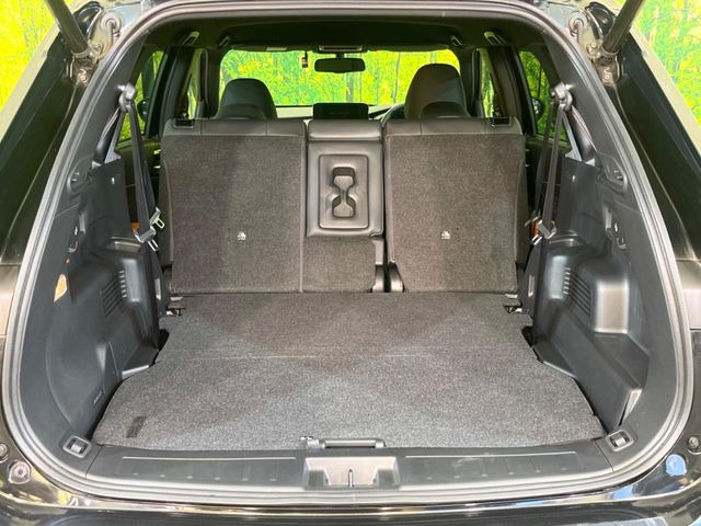 後席を格納すると、これだけの広さが!シーンに合わせたシートアレンジで、大きな荷物も積むことが出来ます♪