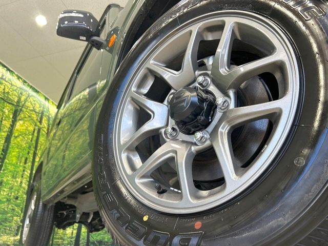 �y����18�C���`�A���~�z�C�[���z�O�ςɃ}�b�`���������A���~�z�C�[���𑕒����Ă���܂��B�e��ЊO�A���~�z�C�[����A�X�^�b�h���X�^�C�����戵�����Ă���܂��B���񂲑��k����������