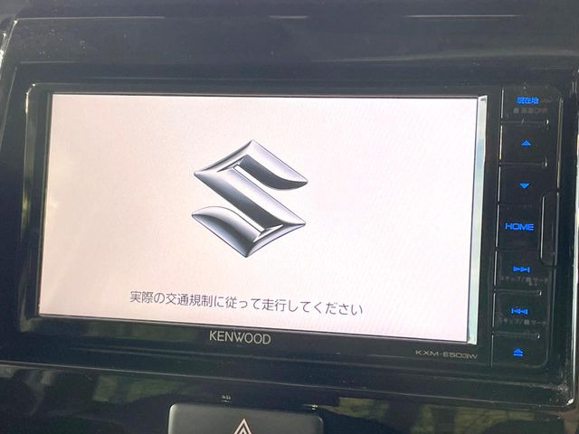 【純正ナビ】人気の純正ナビを装備しております。ナビの使いやすさはもちろん、オーディオ機能も充実!キャンプや旅行はもちろん、通勤や買い物など普段のドライブも楽しくなるはず♪