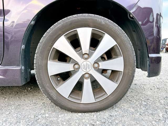 お好みのタイヤ・ホイールへのカスタムもお答えいたします!ご希望の際には当店スタッフまでお気軽にご相談下さい♪