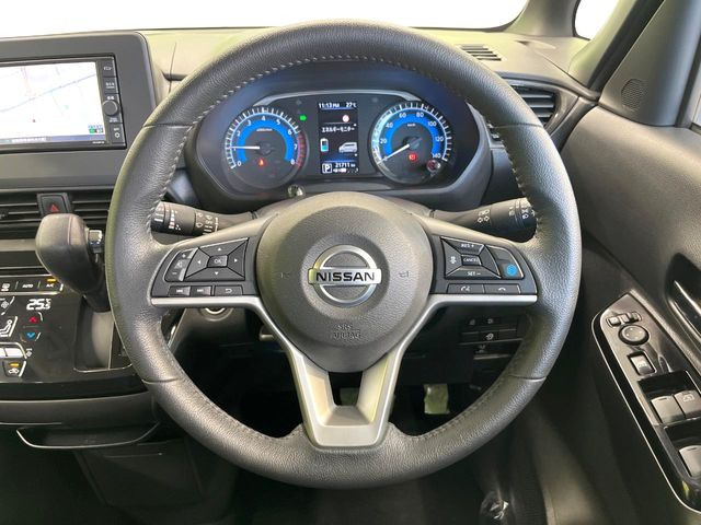 �y�����v�����X�e�A�����O�z�㎿�Ȋv���g�p���邱�ƂŁA��ɂ����������݂ƂĂ��^�]���₷���n���h���ł���