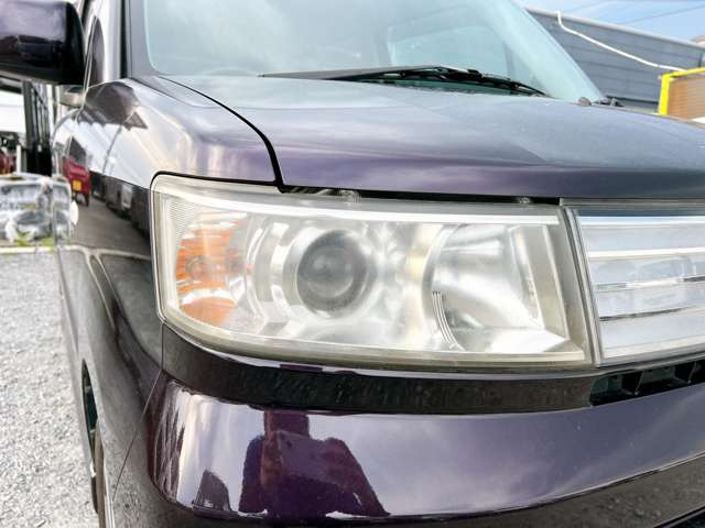 【HIDヘッドライト】従来のハロゲンヘッドライトよりも明るく白く広範囲を照らすヘッドライトです!安全運転を手助けしてくれます。