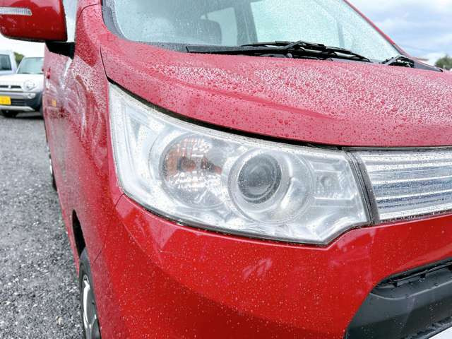 【HIDヘッドライト】従来のハロゲンヘッドライトよりも明るく白く広範囲を照らすヘッドライトです!安全運転を手助けしてくれます。