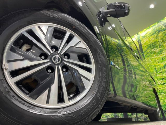 �y����15�C���`�A���~�z�C�[���z�O�ςɃ}�b�`���������A���~�z�C�[���𑕒����Ă���܂��B�e��ЊO�A���~�z�C�[����A�X�^�b�h���X�^�C�����戵�����Ă���܂��B���񂲑��k����������