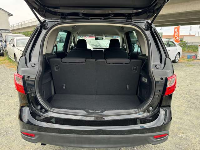 ラゲッジルームです!後部シートを倒していただければ、広さを確保できます☆