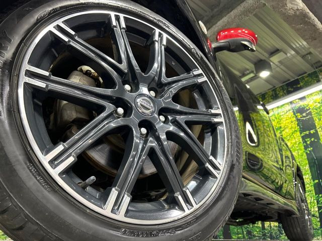 【純正18インチアルミホイール】外観にマッチした純正アルミホイールを装着しております。各種社外アルミホイールや、スタッドレスタイヤも取扱いしております。是非ご相談ください♪