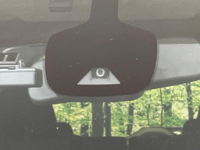 �y�C���e���W�F���g�G�}�[�W�F���V�[�u���[�L�z�t�����g�J�����őO���̎ԗ�����s�҂����m�B�Փ˂������Ȏ��͏Փ˔�Q�y���u���[�L���쓮�A�Փˉ�����T�|�[�g�B�����S�Ƀh���C�u�����y���݂��������܂��B