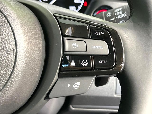 【アダプティブクルーズコントロール】高速道路での長距離走行が楽に!!自動で速度を保つクルーズコントロールが、衝突軽減システムと連携し、前方の車両を感知して車間を保つように速度調節してくれます!!