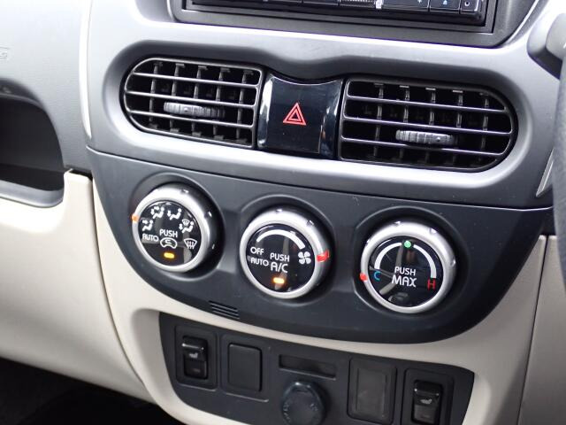 ★オートエアコン装備(^^♪★室温調整も楽々!快適な室温を素早く調整可能です。操作パネルやスイッチも上質で操作性も良好です。