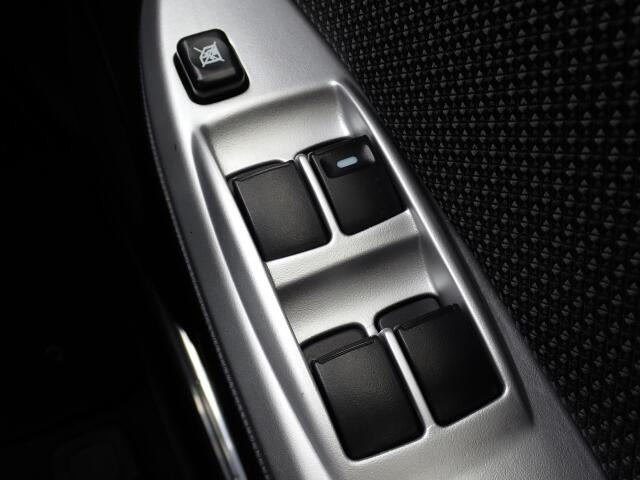 パワーウィンドウなので、窓の開閉もらくらくです!