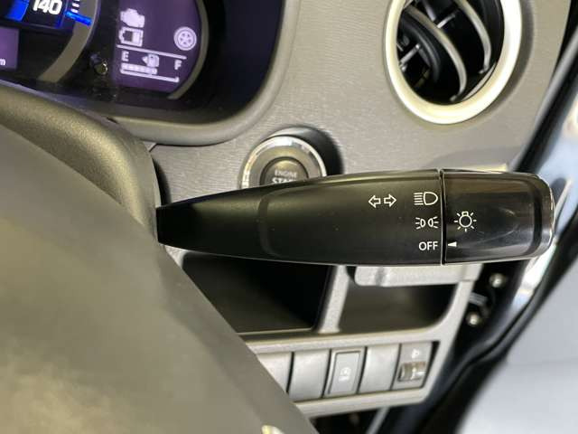 運転席周りに大きな傷、汚れ、へたりなどなく良質な状態です!