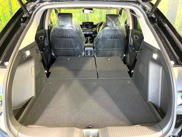 後席を格納すると、これだけの広さが!シーンに合わせたシートアレンジで、大きな荷物も積むことが出来ます♪