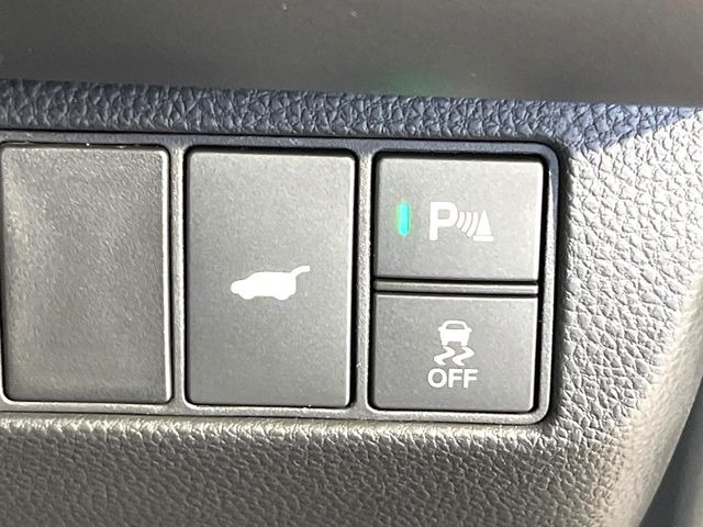 【パワーバックドア】スマートキーや運転席のボタンを押すだけでリアゲートが自動で開閉します!荷物を持っている時や、高い位置にあるバックドアを閉める際に便利な機能です♪