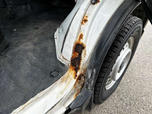 �^�C���n�E�X�㕔�A���E�ɕ��H�L�B