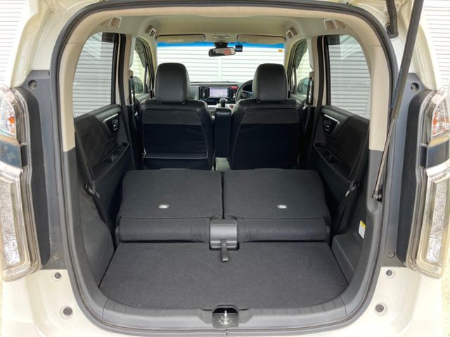 後席を格納すると、これだけの広さが!シーンに合わせたシートアレンジで、大きな荷物も積むことが出来ます♪