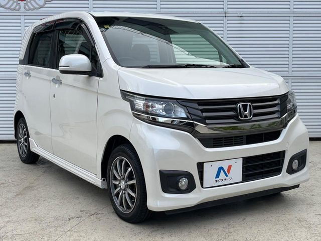 大好評のボディコーティング「弾スプラッシュコート」もご納車までに施工可能。通常のガラスコートと異なる、耐久年数6年の無機質ガラスコーティングが、ボディをキレイな状態に保ってくれます。