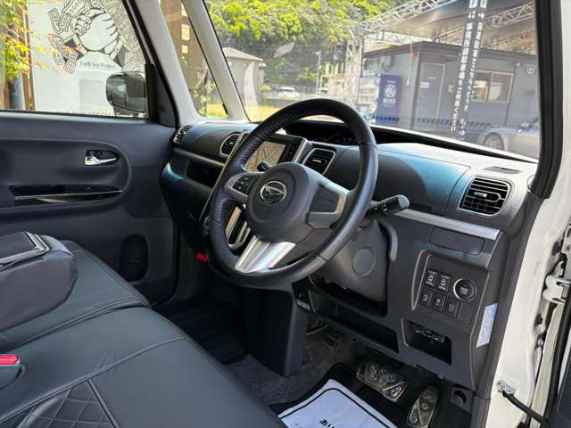 運転席周りになります♪