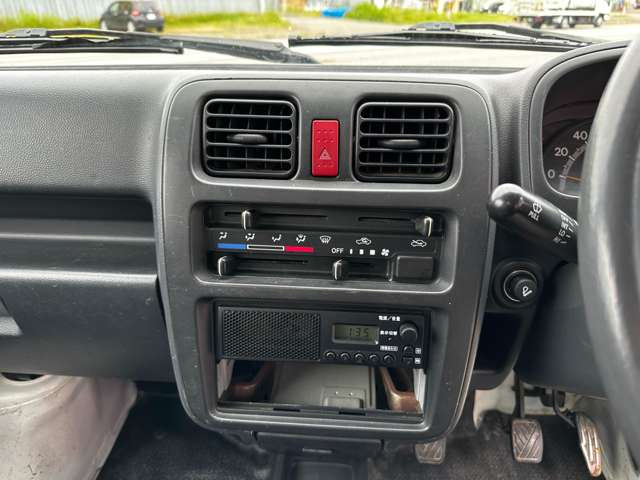 �C���ɍ��킹�Ē����I�ɑ��삷�邱�ƂŁA�ԓ������ł����K�ɕۂĂ܂��B