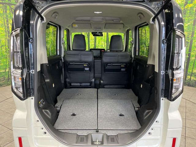 ���i�̂���������ʋ΁A���}���ɏ\���ȉ׎��X�y�[�X���m�ۂ��Ă���܂��B�Z�J���h�V�[�g��|���ƁA�傫�ȉו��̐ύڂ��\�ł���