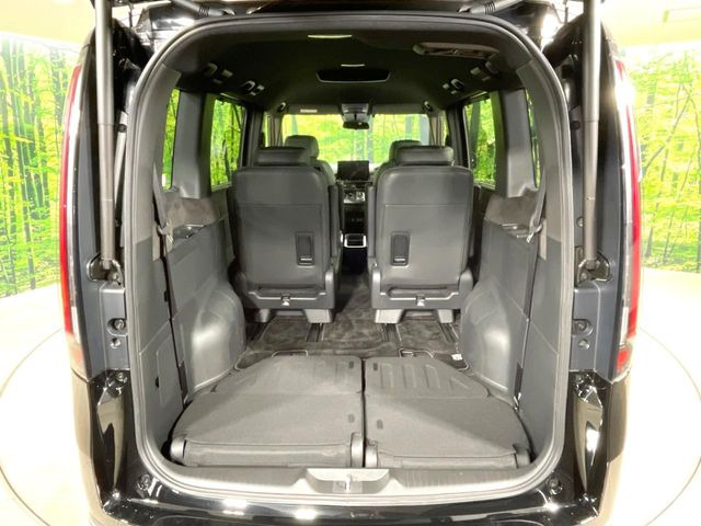 ���i�̂���������ʋ΁A���}���ɏ\���ȉ׎��X�y�[�X���m�ۂ��Ă���܂��B�Z�J���h�V�[�g��|���ƁA�傫�ȉו��̐ύڂ��\�ł���