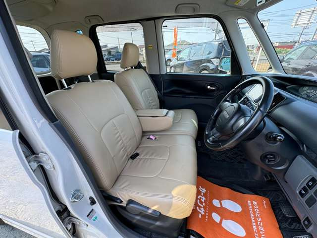 内装です☆納車前にクリーニングも実施致します☆
