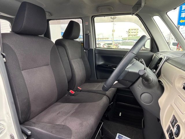 運転席シート廻りは使用感も少なく、良好な状態となっています。丁寧に使われていたことがよくわかりますね。