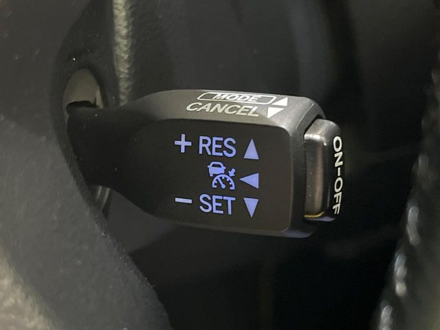 【レーダークルーズコントロール】高速道路での長距離走行が楽に!!自動で速度を保つクルーズコントロールが、衝突軽減システムと連携し、前方の車両を感知して車間を保つように速度調節してくれます!!