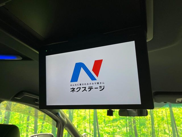 【フリップダウンモニター】大画面モニターで後席でもエンタメをお楽しみいただけます。小さなお子様にも大人気の装備です♪