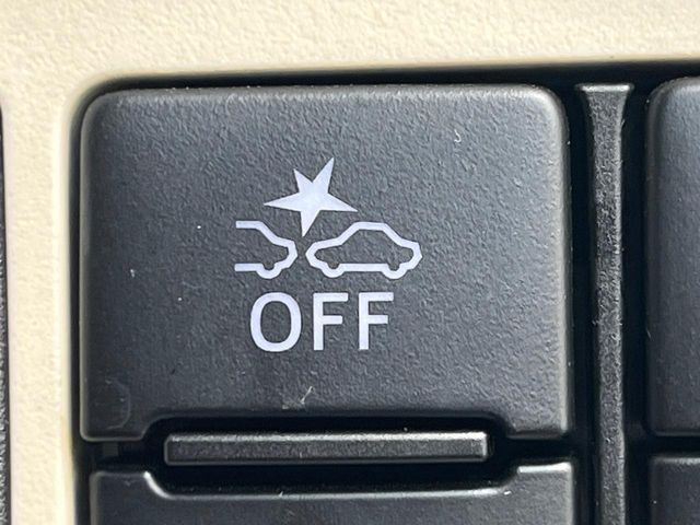 【スマートアシスト】走行中に前方の車両等を認識し、衝突しそうな時は警報とブレーキで衝突回避と被害軽減をアシスト。より安全にドライブをお楽しみいただけます。