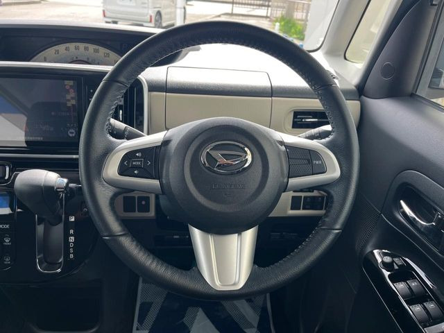 【純正革巻きステアリング】上質な革を使用することで、手にしっかり馴染みとても運転しやすいハンドルです♪