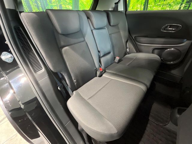 後部座席も気になるようなキズ・汚れやへたり等、大きなダメージはなく、良好な状態です。