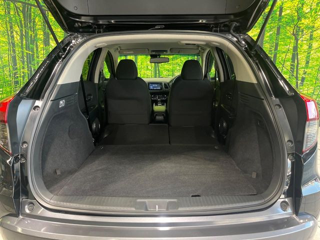 後席を格納すると、これだけの広さが!シーンに合わせたシートアレンジで、大きな荷物も積むことが出来ます♪