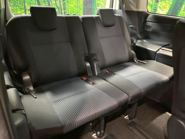 3列目シートはもちろん状態良好☆大人でもゆったりと座って頂けますので、大人数でのお出かけもラクラクです♪ご家族で、気の知れた仲間で、ドライブに行くのが楽しみですね♪