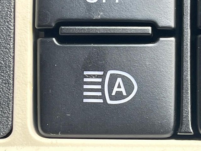 【オートハイビーム】夜間の安全走行に役立つ便利な機能!先行車や対向車を検知し、ハイビームとロービームを切り替えてくれます♪