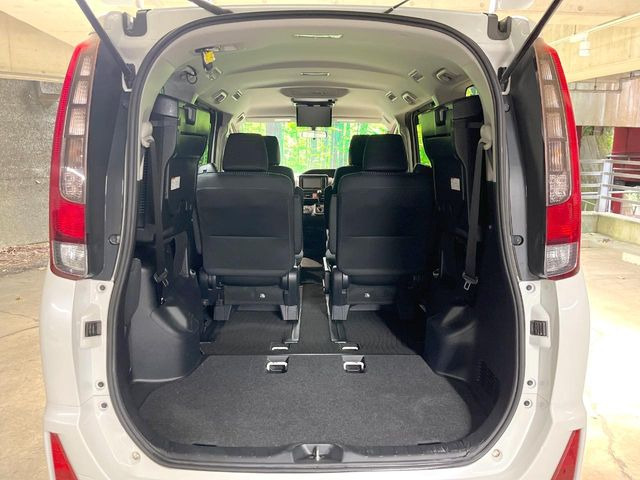 普段のお買い物や通勤、送迎等に十分な荷室スペースを確保しております。セカンドシートを倒すと、大きな荷物の積載も可能です♪
