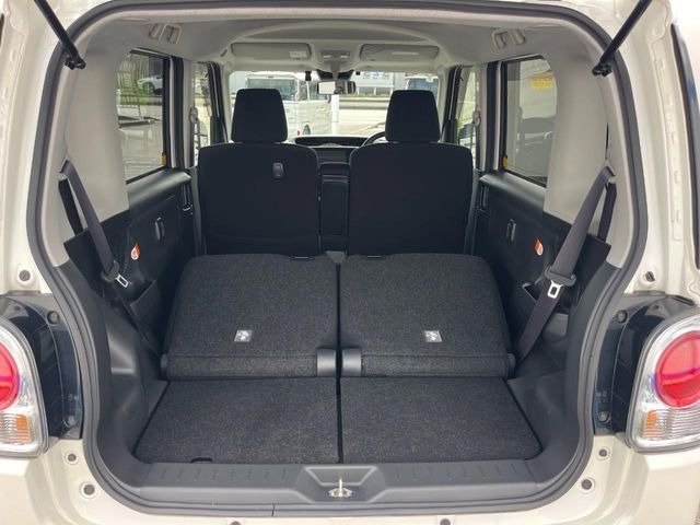 後席を格納すると、これだけの広さが!シーンに合わせたシートアレンジで、大きな荷物も積むことが出来ます♪