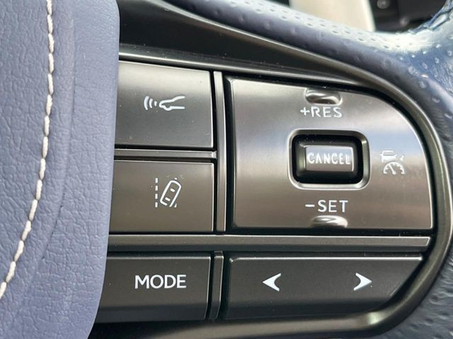 【レーダークルーズコントロール】高速道路での長距離走行が楽に!!自動で速度を保つクルーズコントロールが、衝突軽減システムと連携し、前方の車両を感知して車間を保つように速度調節してくれます!!