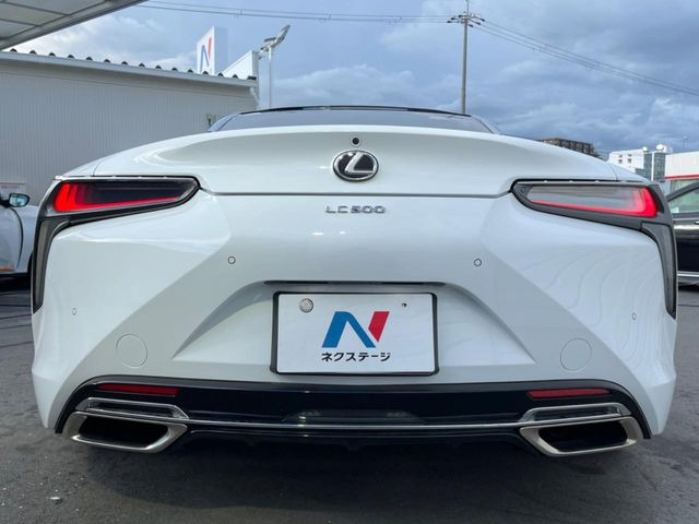 安心の最長10年・走行無制限保証(有償)をご用意。保証内容も充実はもちろん、無料点検&オイル交換や、年中無休の全国・24時間ロードサービスも付帯されておりますのでご安心下さい。