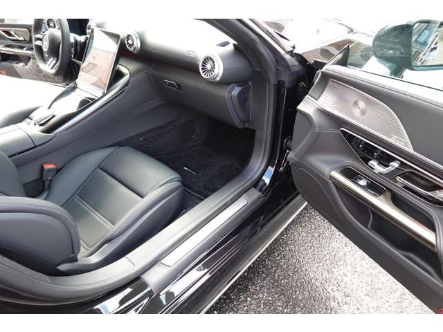 AMG���S����C���~�i�[�V�����X�J�b�t�v���[�g�E�u�����X�^�[�T�E���h�EAMG���S���菃���t���A�}�b�g�B