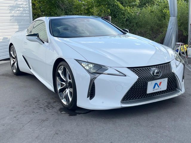 大好評のボディコーティング「弾スプラッシュコート」もご納車までに施工可能。通常のガラスコートと異なる、耐久年数6年の無機質ガラスコーティングが、ボディをキレイな状態に保ってくれます。