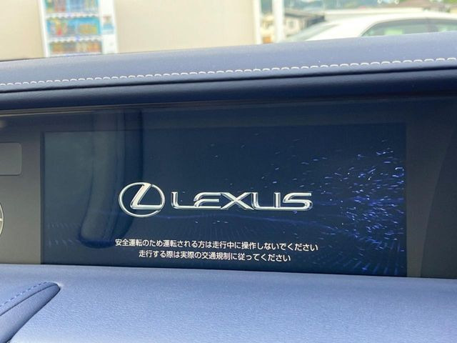 【10.3インチワイドナビ】高級感とインパクトのある大型ワイドナビを装備。各種オーディオ操作はもちろん、横長ワイド画面でのマップ2分割表示など、利便性も高いナビです♪