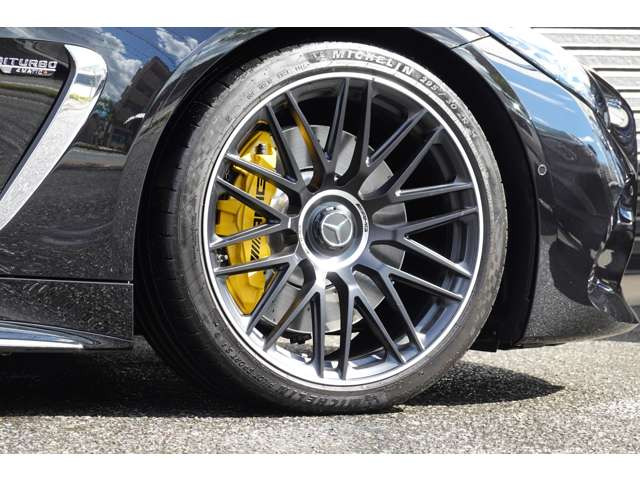 AMG�b��21�C���`�A���~�z�C�[���EAMG�C�G���[�L�����p�[�B