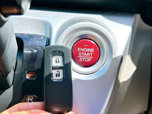 �y�X�}�[�g�L�[&�v�b�V���X�^�[�g�V�X�e���z�J�o����|�P�b�g�ɓ��ꂽ�܂܃h�A�̊J���ł��A�����^�b�`�Ŋy�X�G���W�����������܂���