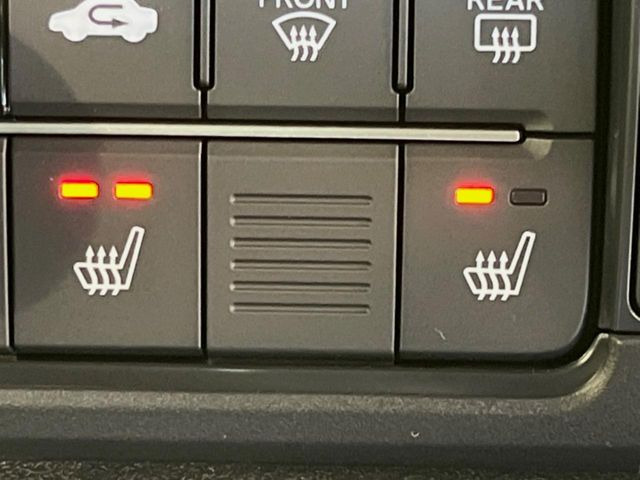 【シートヒーター】寒い日に重宝するシートヒーター!エアコンより早く温まってくれるので寒がりの人も安心ですね♪エアコンの温風は乾燥するから苦手、という方にもをおすすめです。