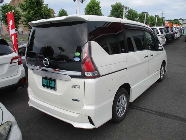 セレナ2.0 ハイウェイスター 4WD