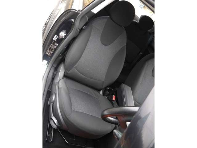 ���̓��[���b�p�̎Ԃł���MINI�͉^�]�ȏ���Ȃ��������L������̂ł�