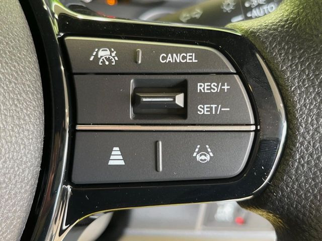 【アダプティブクルーズコントロール】高速道路での長距離走行が楽に!!自動で速度を保つクルーズコントロールが、衝突軽減システムと連携し、前方の車両を感知して車間を保つように速度調節してくれます!!