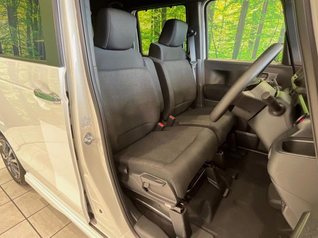 運転席シート廻りは使用感も少なく、良好な状態となっています。前オーナー様が丁寧に使っていたことがよくわかりますね。